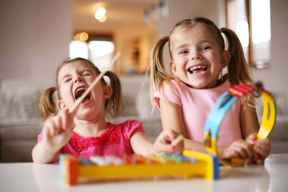 https://puzmajcici.rs/wp-content/uploads/2025/08/children_Playing.jpg